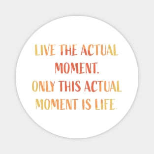 Live the actual moment Magnet